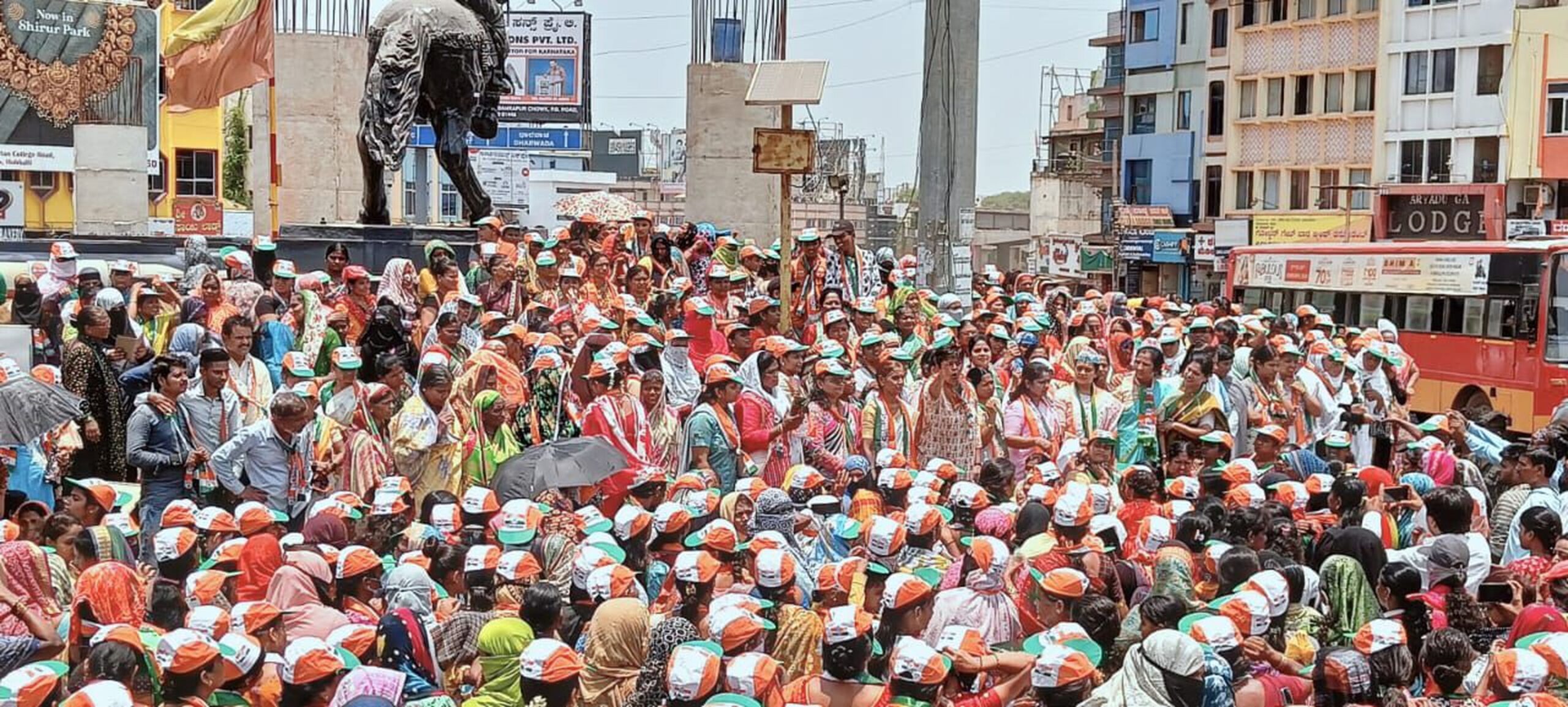 प्रज्वल रेवन्ना के खिलाफ महिला कांग्रेस का प्रदर्शन