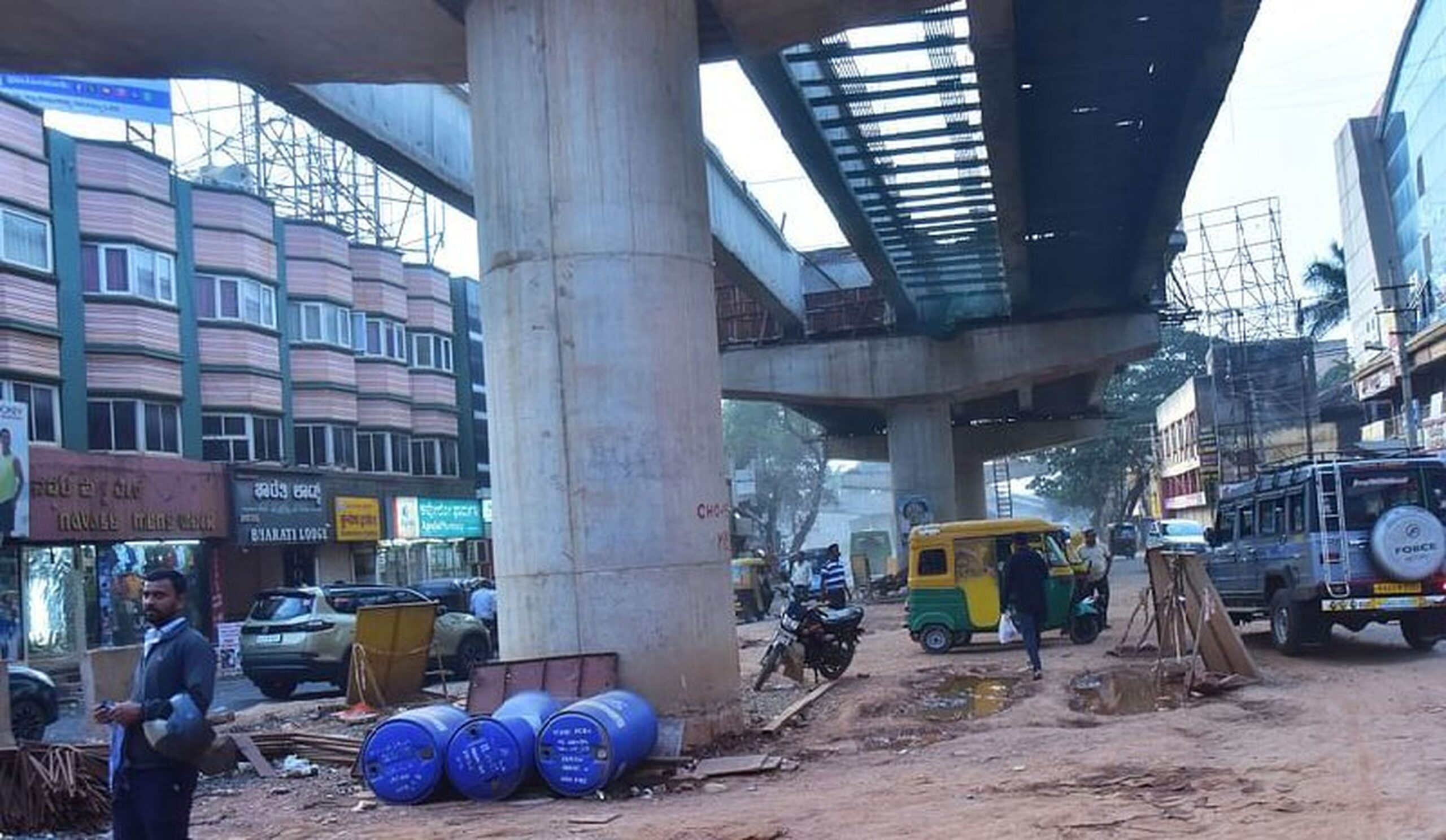 फ्लाईओवर काम पर अस्थायी रोक