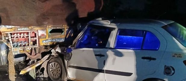 कार-बाइक-लॉरी की टक्कर, चार की मौत