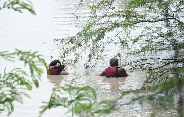 बेण्णे हल्ला नहर में फंसा किसान को बचाने की कार्रवाई