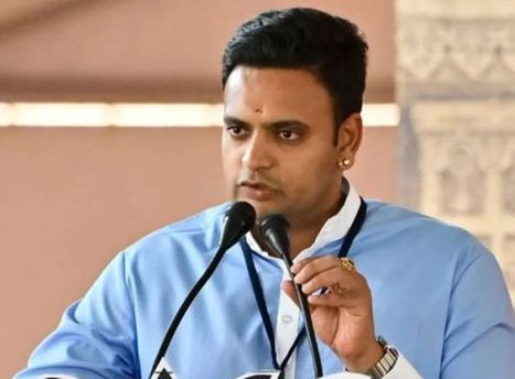 इस्तीफा दे कर जांच का सामना करें सिद्धरामय्या