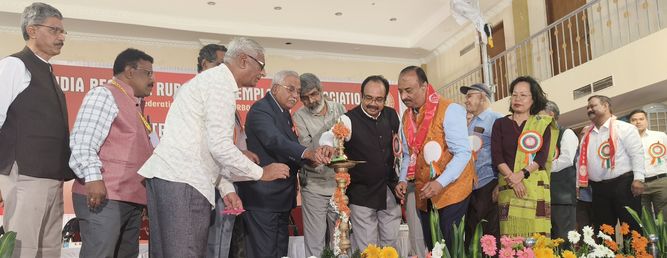 देश के कृषि एवं आर्थिक विकास में ग्रामीण बैंकों का योगदान महत्वपूर्ण