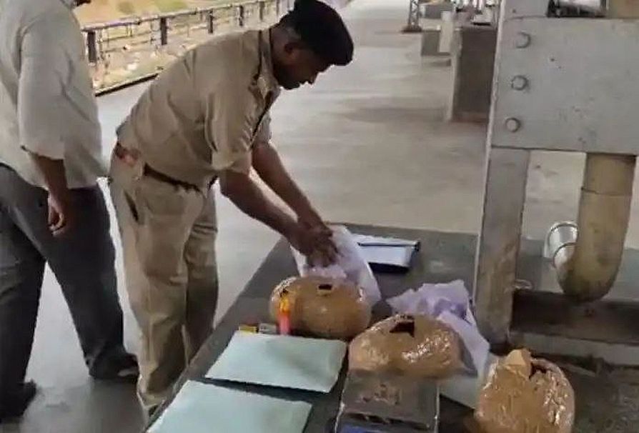 रेलवे स्टेशन पर 4 लाख रुपए का गांजा बरामद