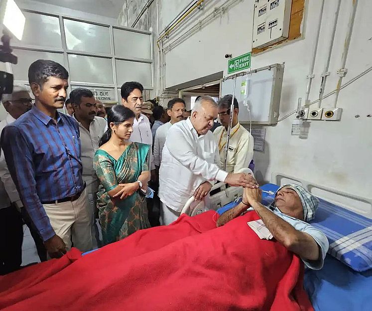 मंत्री रामलिंगा रेड्डी ने हमले का शिकार कंडक्टर के स्वास्थ्य की जानकारी ली