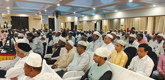 दुनिया भर में अमन और सांप्रदायिक सौहार्द के लिए मांगी दुआएं