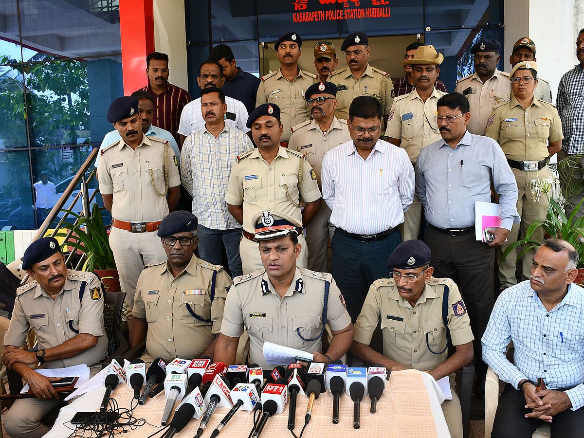 अवैध खाद्यान्न भंडारण के आरोप में आंगनवाड़ी कार्यकर्ताओं समेत 26 लोग गिरफ्तार