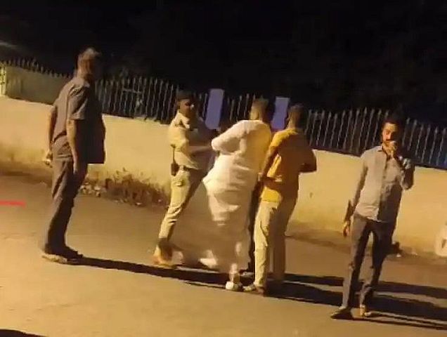 भाजपा नेता और पीएसआई के बीच मारपीट