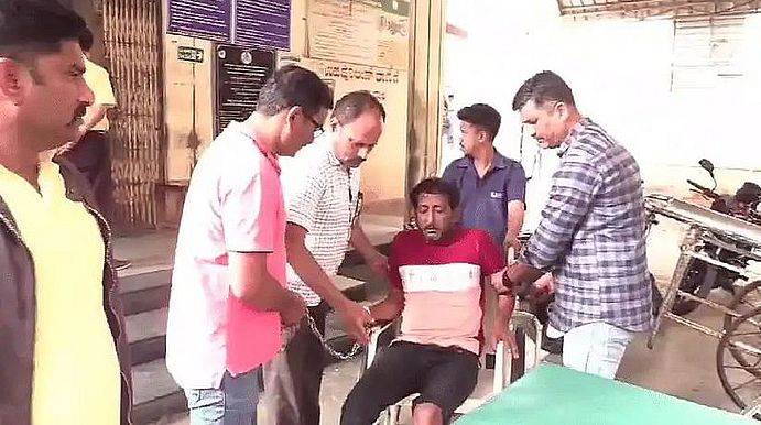 पुलिस ने संदिग्धों को हिरासत में लिया