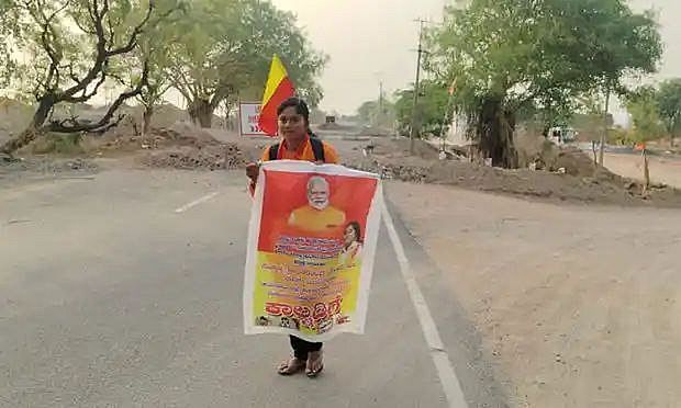प्रधानमंत्री से मिली पैदल चल पड़ी युवती