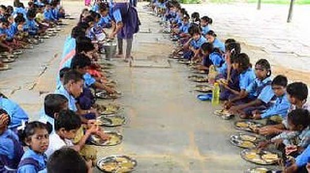 कर्नाटक में अब एलकेजी-यूकेजी बच्चों को भी मिलेगा मिड-डे-मील