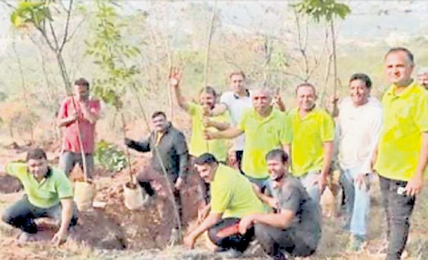 नृपतुंग बेट्टा पहाड़ी पर पेड़-पौधों की सुरक्षा को आए पर्यावर प्रेमी