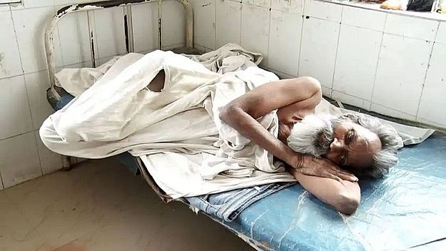 नौ महीने से जिला अस्पताल में रह रहा वृद्ध