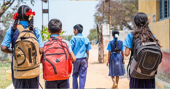 कर्नाटक में 12 हजार बच्चों को नहीं मिला पढ़ाई का अवसर!