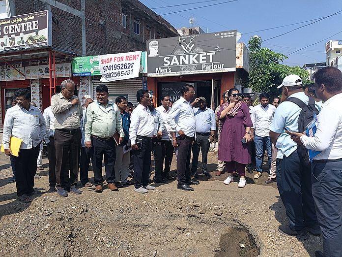 मानसून सीजन तक सड़क का काम पूरा करें