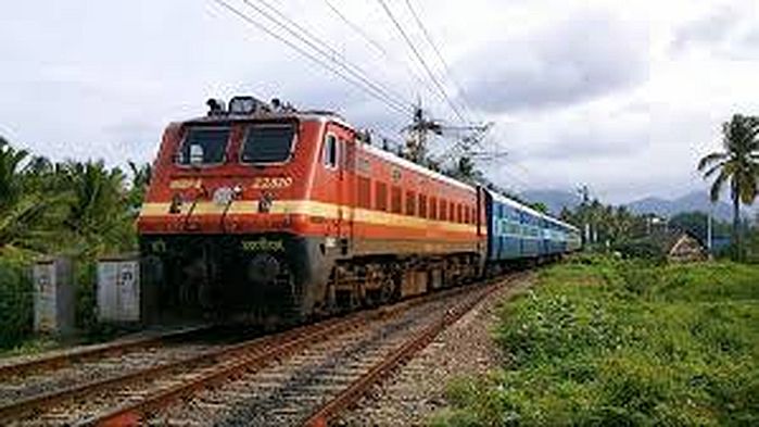 ट्रेनें रद्द और कुछ आंशिक रद्द