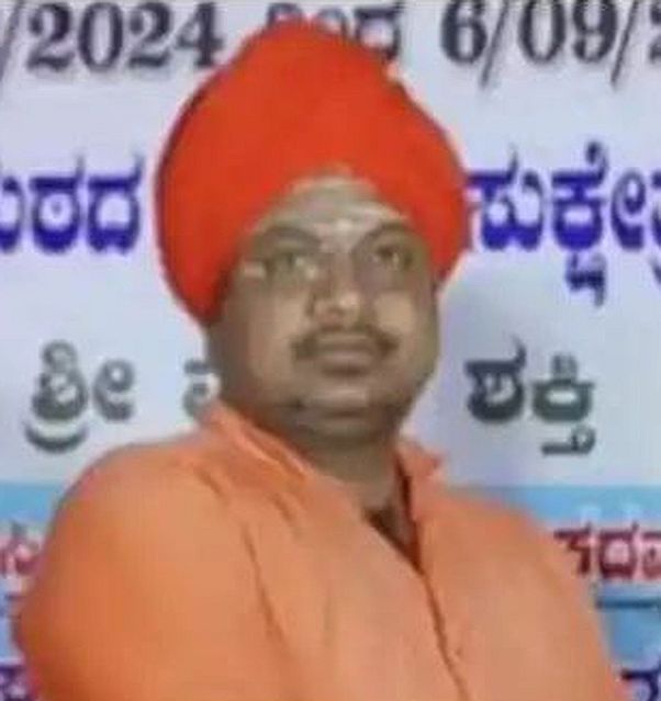 अवैध संबंध के आरोप, स्वामी को मठ से बाहर निकाला