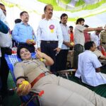 बल्लारी में रक्तदान शिविर में डीसी, एसपी ने किया रक्तदान