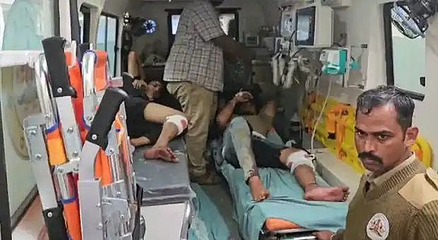 आरोपियों के पैर में मारी गोली लगी, पांच जने गिरफ्तार