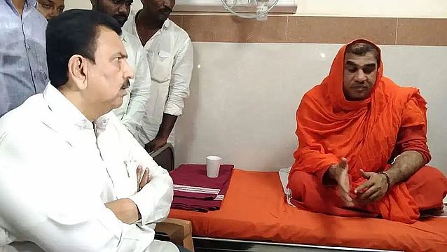 पंचमसाली पीठ में विधायक विजयानंद का क्या योगदान है?