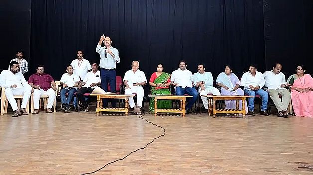 आवारा मवेशियों और श्वानों के नियंत्रण पर कार्रवाई
