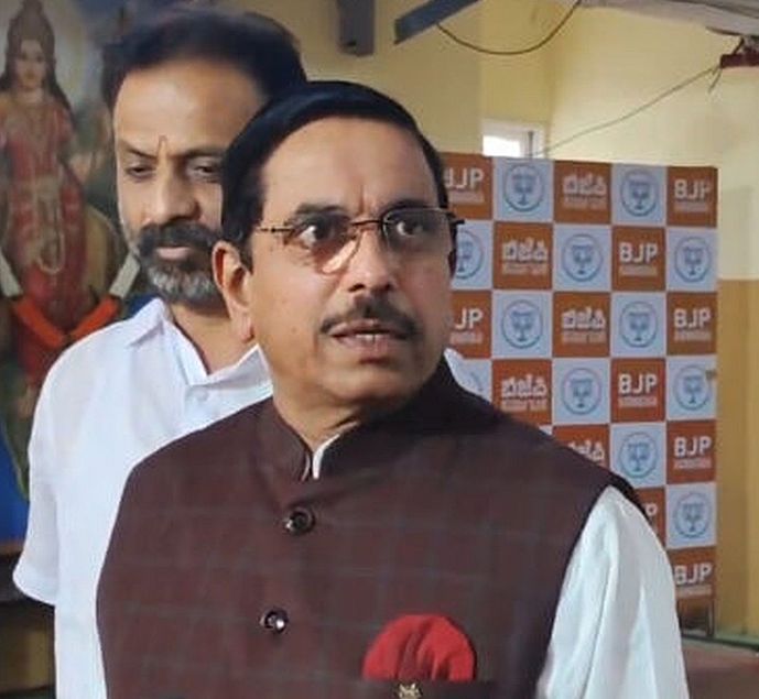 दो जिलों के भाजपा संकट को कम करने की जोशी की कवायद