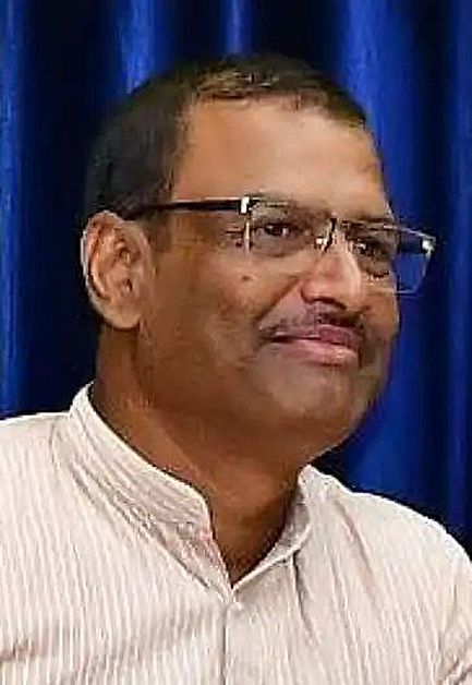 पुरस्कार राशि सरकारी स्कूल को दान की