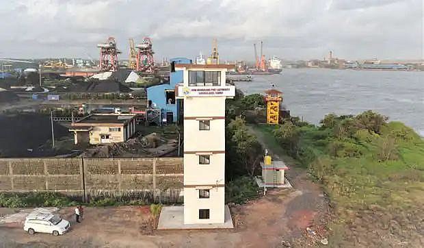 बंदरगाह सुरक्षा के लिए "वॉचटावर"