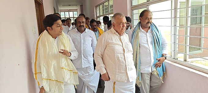 कर्नाटक के श्रद्धालुओं को मंत्रालय में बनाएंगे आवासीय भवन