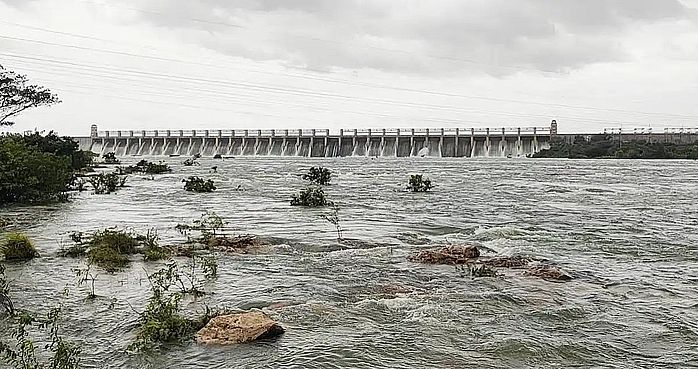 कर्नाटक में भारी बारिश और बाढ़ का कहर