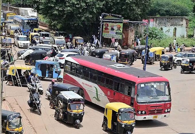 "यातायात सागर" में बदला महानगर