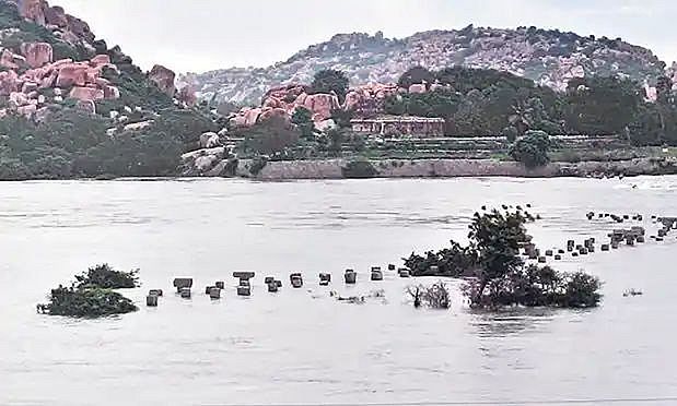 खतरे के निशान से ऊपर बह रही प्रमुख नदियां