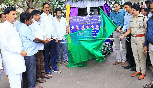 सरकारी योजनाओं का लाभ उठाकर मुख्यधारा में आएं आदिवासी