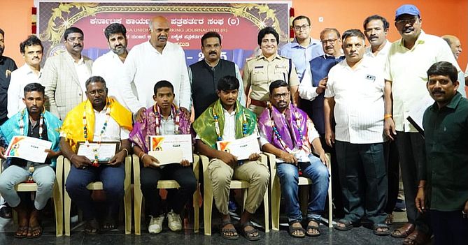 फर्जी खबरें आज की पत्रकारिता के लिए चुनौती