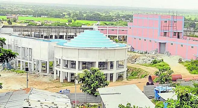 11 करोड़ रुपए का बिजली बिल बकाया