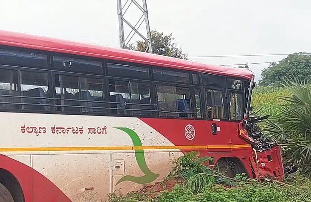 टिप्पर को पीछे से केकेआरटीसी की बस ने मारी टक्कर, परिचालक की मौत, चालक घायल