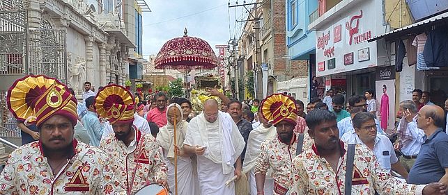श्री संघ की ओर से निकला भव्य वरघोड़ा