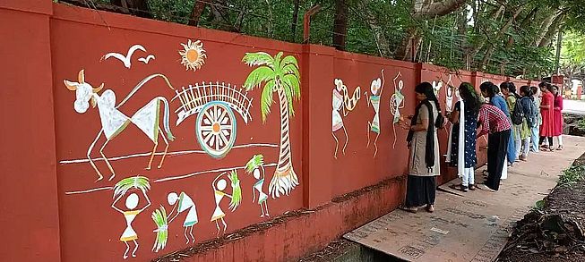 परंपरागत चित्रकला का सौंदर्य उजागर