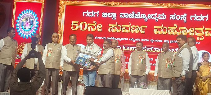 युवा व्यापारी पवन चोपड़ा का सम्मान