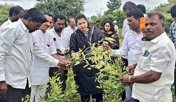 जिलाधिकारी ने बाढ़ प्रभावित गांवों का दौरा किया