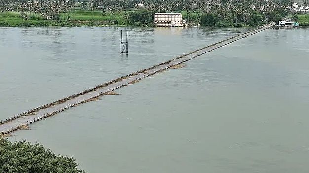 कंप्ली-गंगावती तुंगभद्रा पुल जर्जर, बारिश में कटता संपर्क