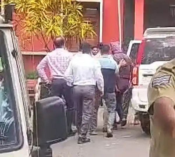 एसआईटी ने गवाह शिकायतकर्ता को अदालत में पेश किया