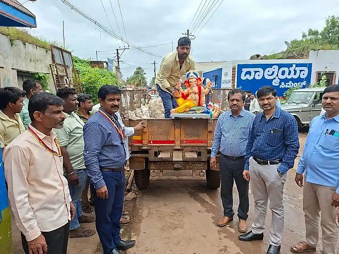 91 पीओपी गणेश मूर्तियां जब्त