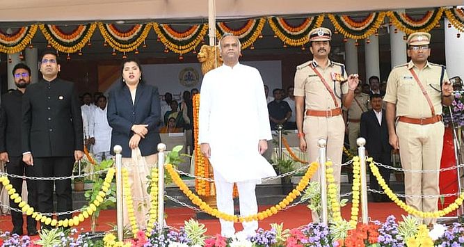 कल्याण कर्नाटक के जिलों में 79वां स्वतंत्रता दिवस धूमधाम से मनाया