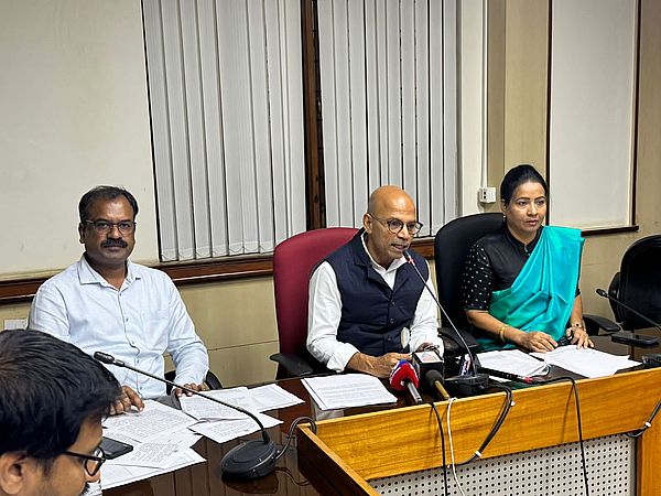 अब हर वर्ग के छात्रों के लिए विदेश में पढ़ाई होगी आसान