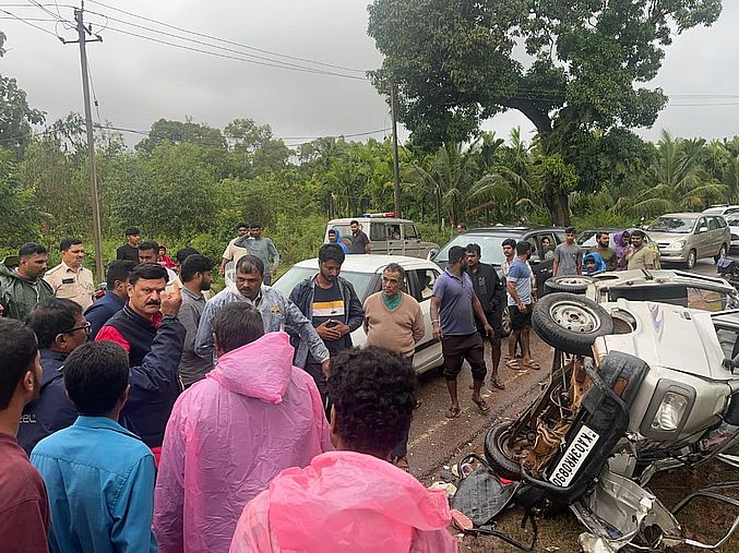 भीषण सड़क हादसा: एक की मौत, 8 घायल