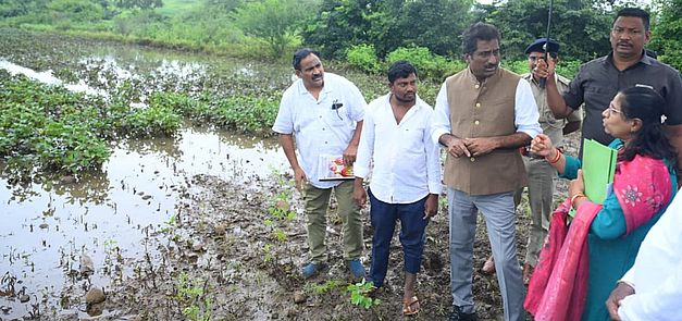 मंत्री रहीम खान ने बाढ़ प्रभावित गांवों का किया दौरा
