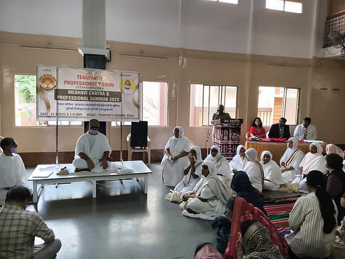 मिल-जुलकर रहने का संदेश देता है जैन धर्म