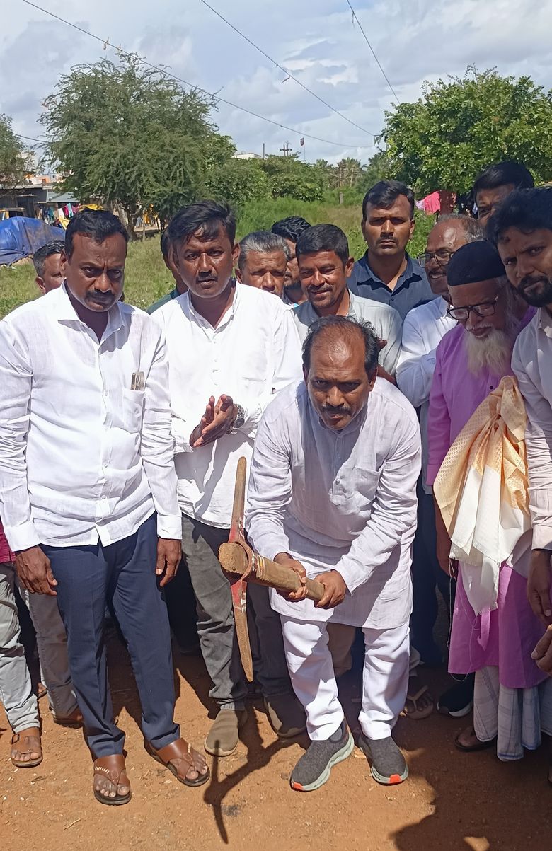 विकास कार्यों के लिए धन की कमी नहीं