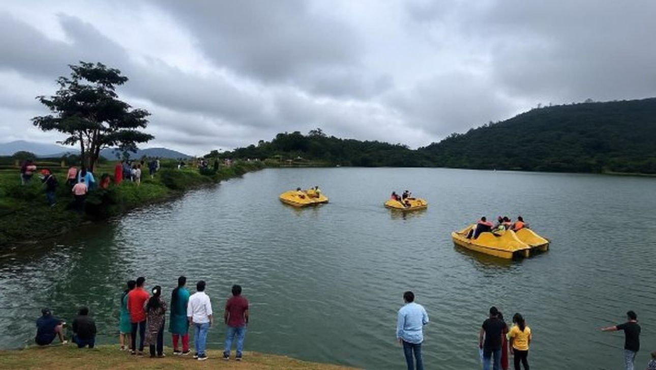 पर्यटकों की भीड़ से गुलजार होटेगाली गांव