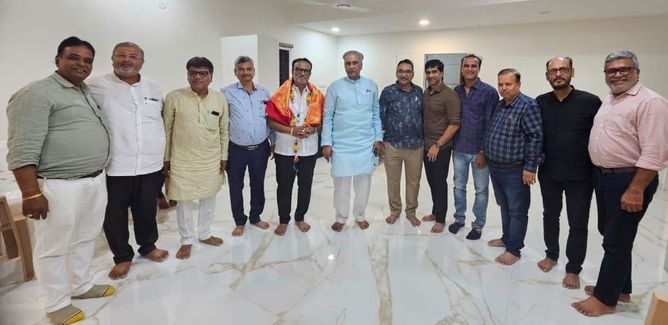 विधान परिषद सभापति ने किया सत्कार